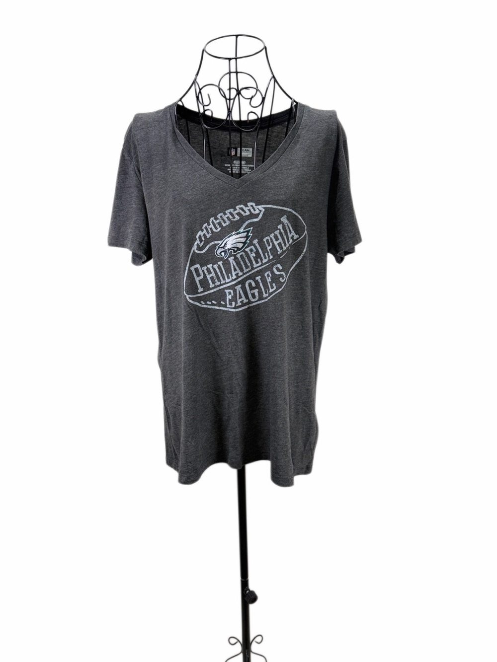 Philadelphia Eagles Women’s XL Gray V Neck Distressed NFL T-Shirt